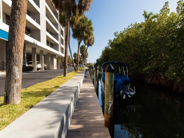 Sixth floor Condo with views of Northern Siesta Key and the Gulf